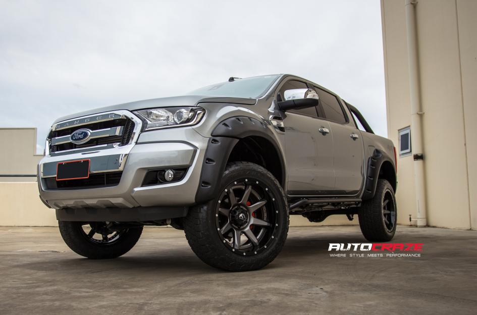FORD RANGER RAMPAGE ANTHRACITE CENTRE GLOSS BLACK LIP